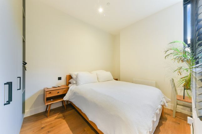 Flat 1, Irene House, 218 Balham High Road, London photo 3