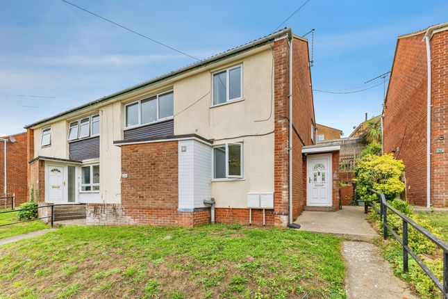 2-bed flat on Churchill Avenue, Dawlish, £160,000