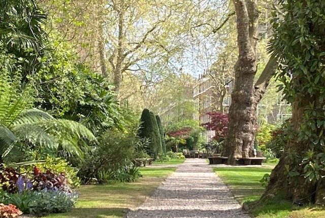 Flat for sale in Hyde Park Square, Hyde Park