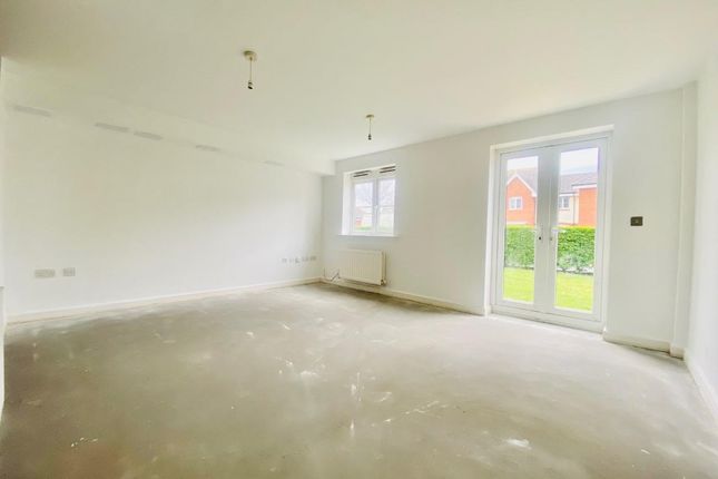 Thumbnail Flat for sale in Oxford Avenue, Hayes