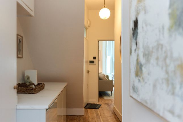SHORT LET Ground Floor Flat, 224, Blythe Road, London photo 5