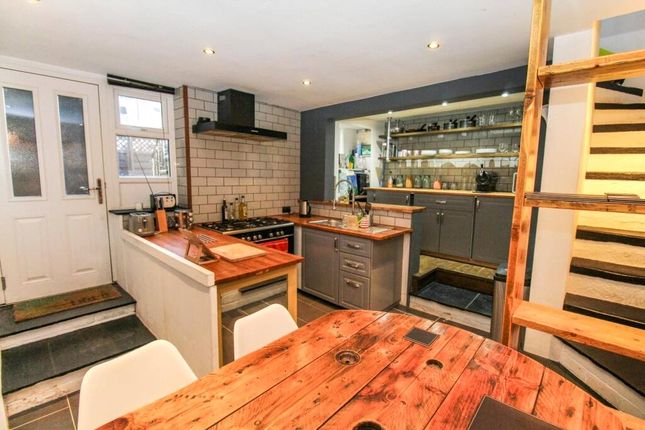 52, Beechwood Mount, West Yorkshire photo 4