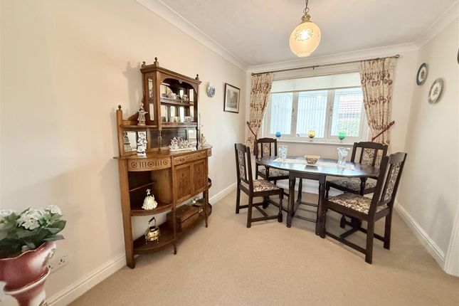 17, Ploughmans Way, Macclesfield photo 4