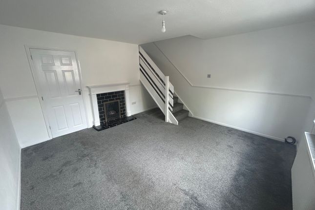 23, Chesterfield photo 2