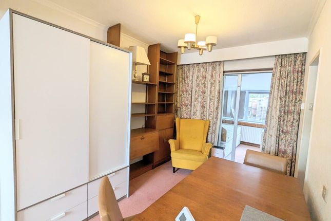 66 Wyken Grange Road/ Flat Downstairs, Coventry photo 3