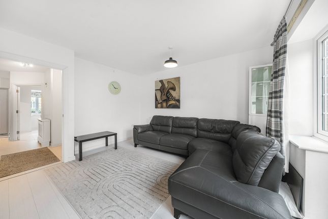 5, Diamond Jubilee Way, Carshalton photo 4