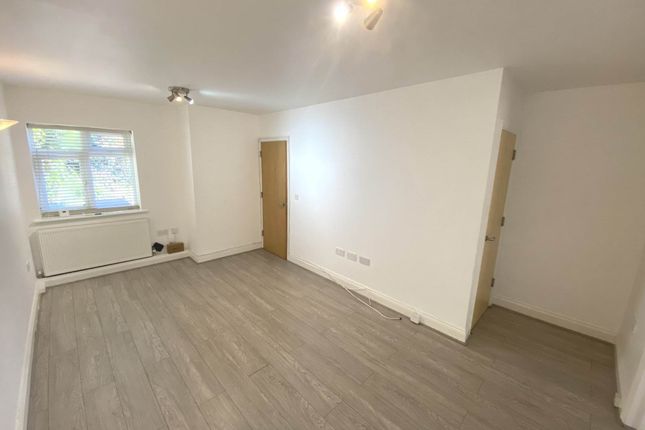 3, Arundel Drive, Borehamwood photo 3