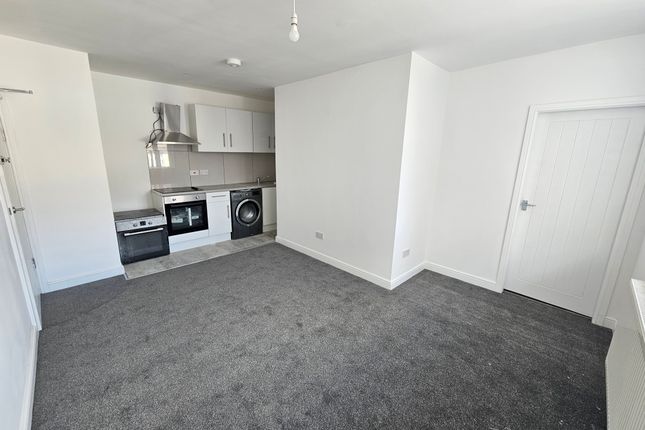 Flat to rent in West Street, Dunstable