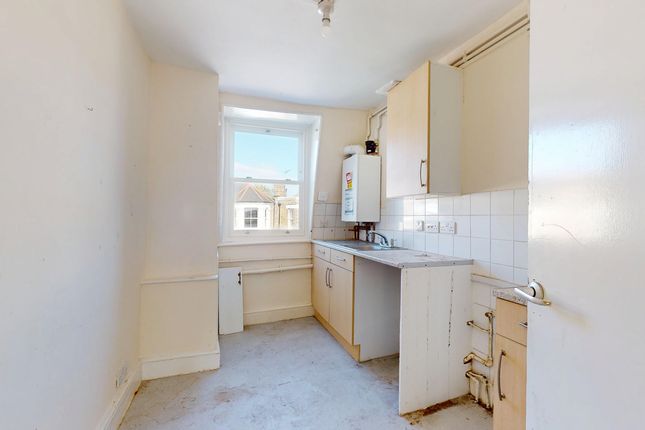 Flat C, 2 Wyndham Crescent, London photo 5