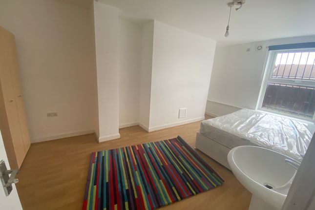 Thumbnail Flat to rent in Leicester Grove, Leeds