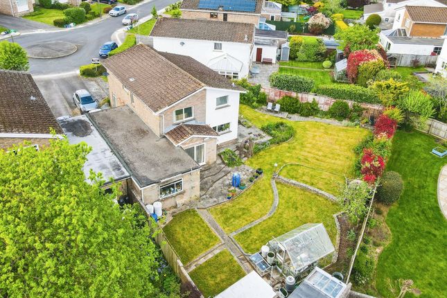 10, Llanquian Close, Cowbridge photo 2