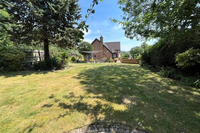 3, Yew Tree Grove, Northamptonshire photo 2