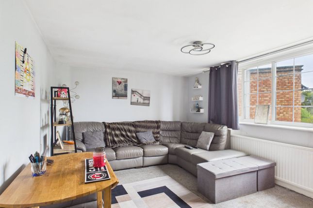2, Fenton Avenue, Surrey photo 2