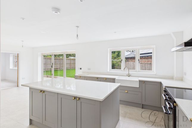 2 Buckingham Road, Towcester photo 3