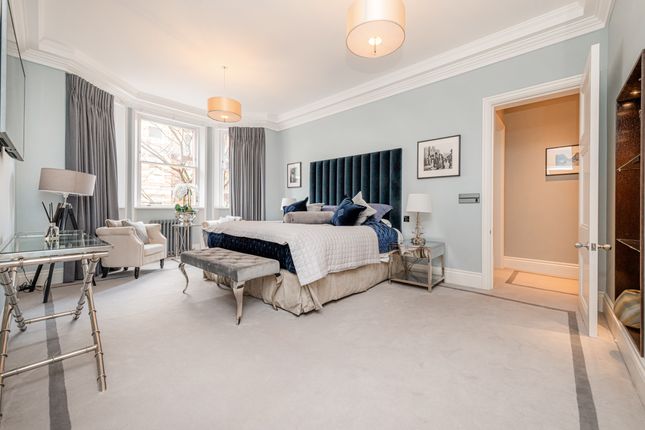 Flat for sale in Ashley Gardens, Ambrosden Avenue, Westminster, London