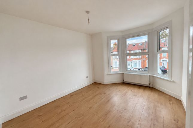 150 Windsor Road, Ilford photo 3