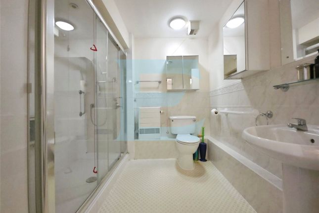 Flat 41,,, Farthing Court, Mill Hill photo 4
