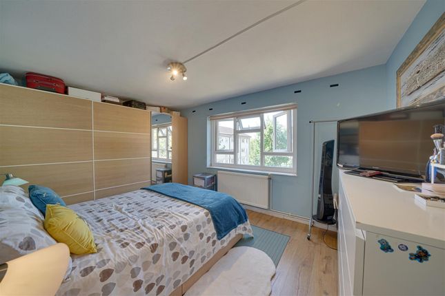 Flat 7, Daphne House, Acacia Road, London photo 4