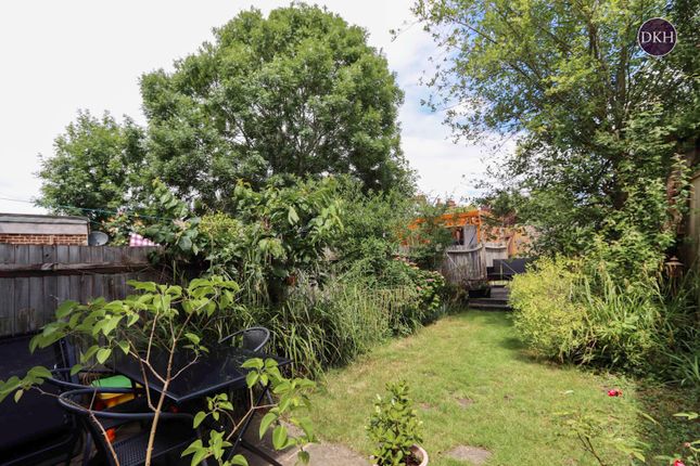 88, Queens Avenue, Hertfordshire photo 2