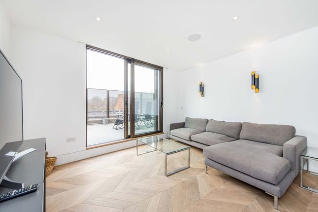 Flat to rent in Hatton Wall, London