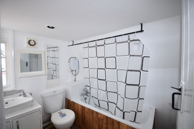Room 1, 18, High Street, Greenhithe photo 2