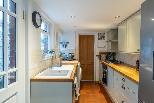 8, Dene Street Gardens, Dorking photo 3