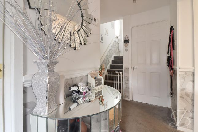 9, Spittal Green, Chesterfield photo 4