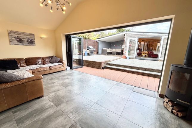 27, Nuthatch Drive, Brierley Hill photo 3