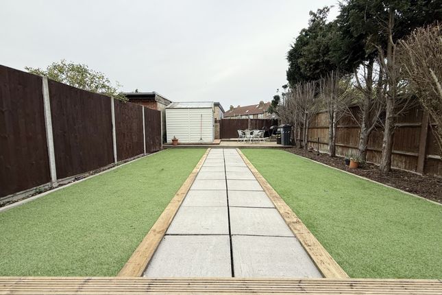 18, Browning Way, Hounslow photo 5