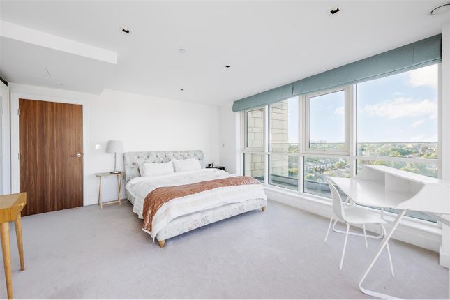 Flat for sale in Dashwood House, London