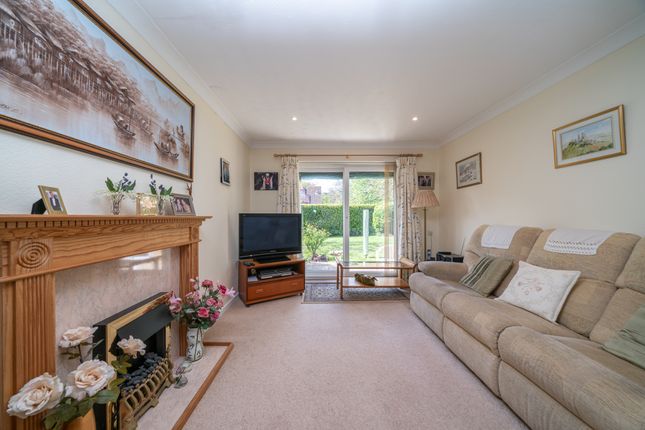 30, Emerton Garth, Berkhamsted photo 3