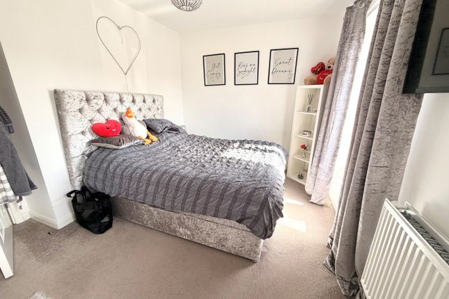 27, Warrington photo 5