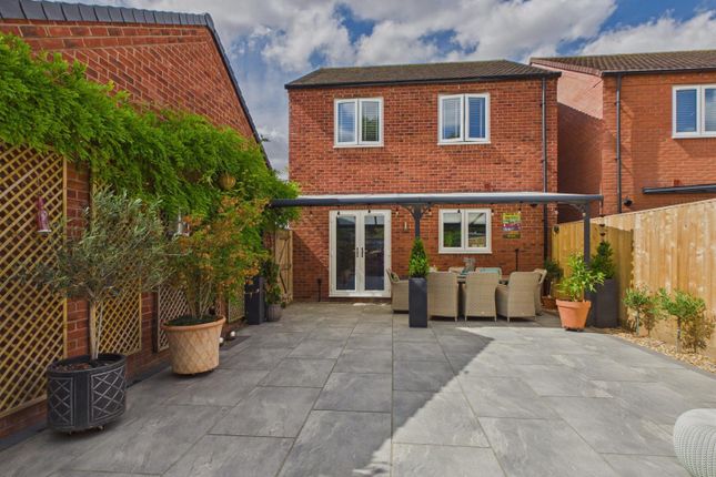 8, Bay Tree Close, Upton-Upon-Severn photo 2