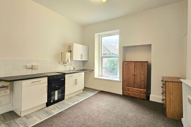Thumbnail Flat to rent in Totnes Road, Paignton