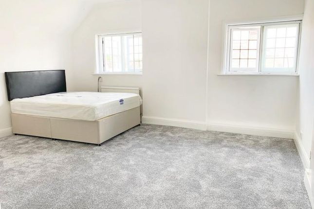 Room 7, 30, West Lodge Avenue, Acton photo 3