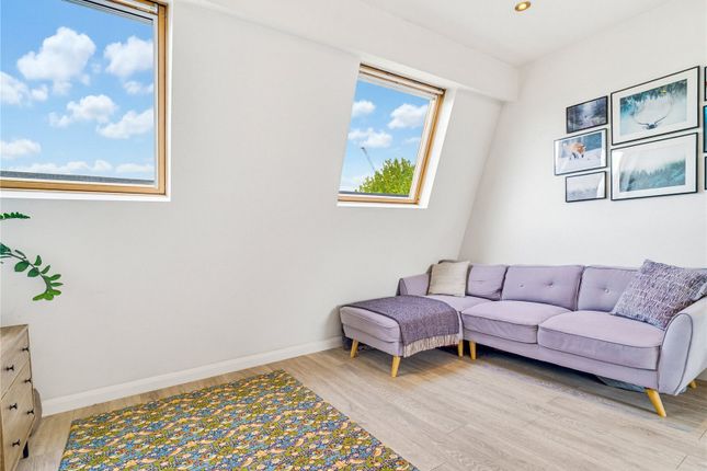 11, Sabra Mansions, 155, Battersea Rise, London photo 2