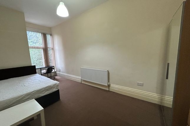Woodsley Road Hyde Park, Leeds photo 3
