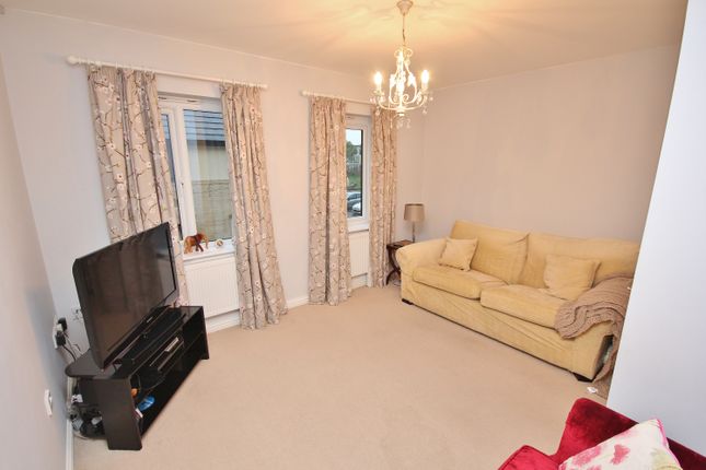 43 Dunnock Way, St Ives, Lounge