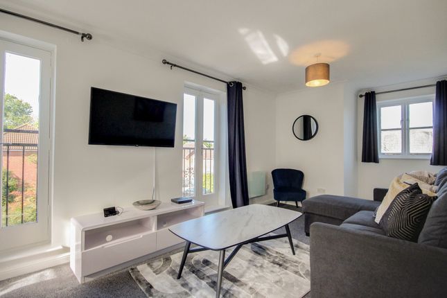 Thumbnail Flat for sale in Hitherhooks Hill, Binfield, Bracknell