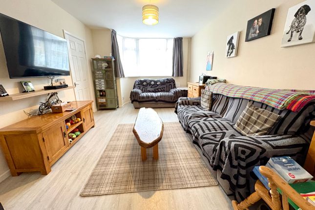 St James Close, Leicester photo 2