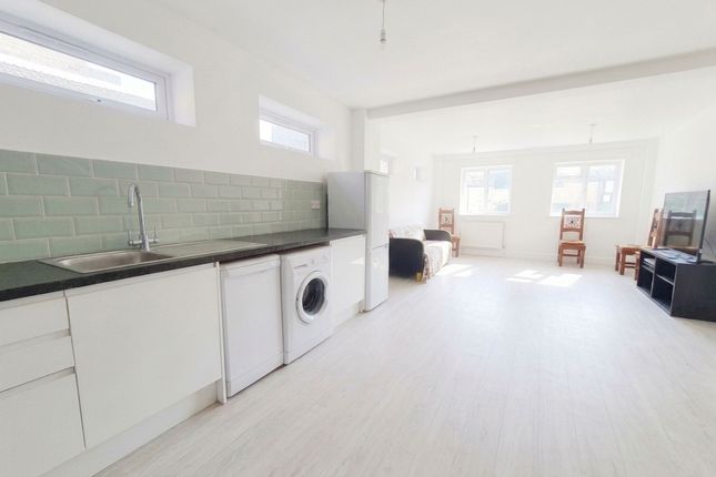 2-bed house on Flat 4, 4-6 Peterborough Road, Harrow, £1,750/mo