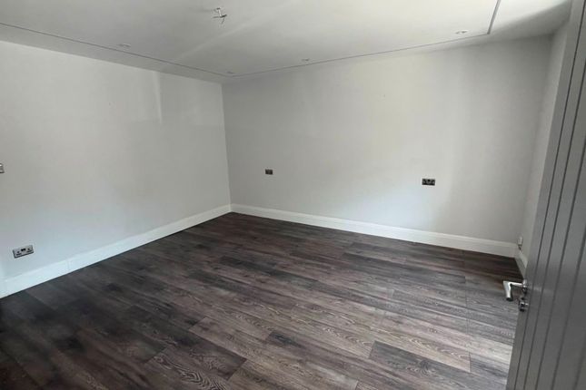61 Dickinson Avenue, Wolverhampton photo 2