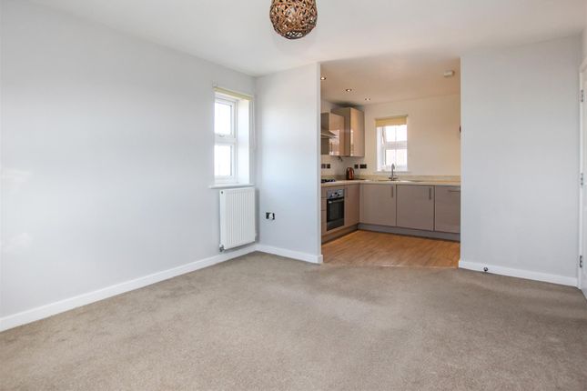 16, Nina Carroll Way, Kettering photo 3
