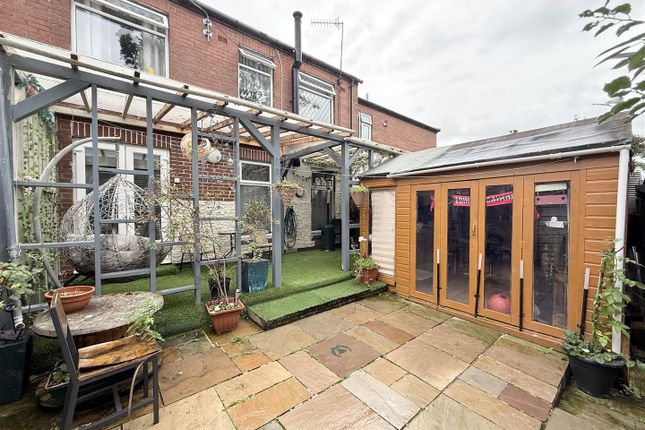 3, Woodside Street, Stalybridge photo 4