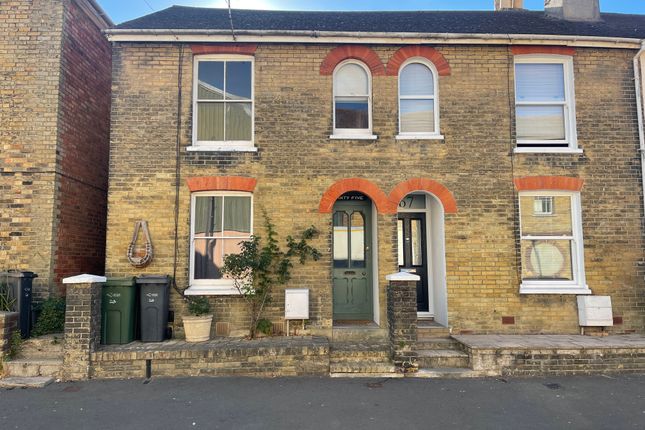 3 bed end terrace house to rent in Clarence Road, East Cowes PO32