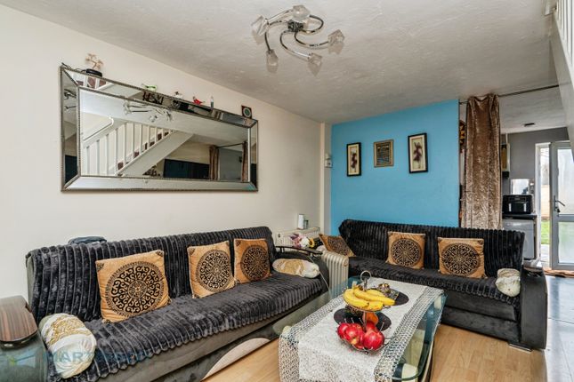 9, Beta Road, Woking photo 2