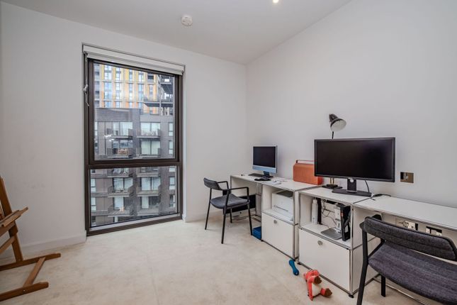 Flat to rent in Legacy Building, 1 Viaduct Gardens