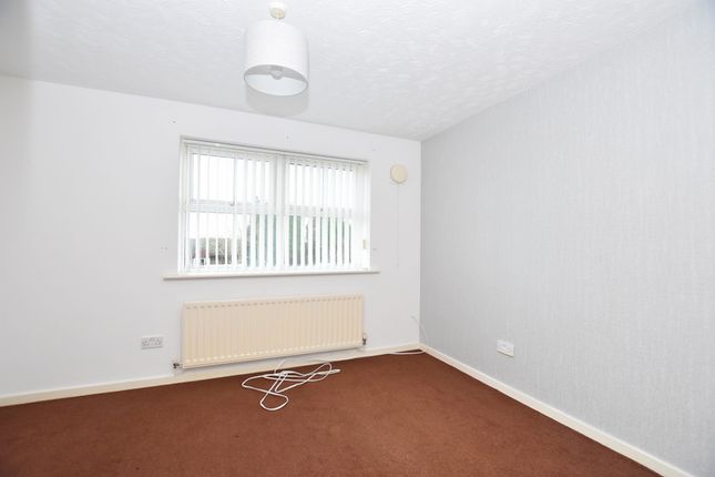 Town house to rent in Bowlers Close, Festival Heights, Stoke-On-Trent