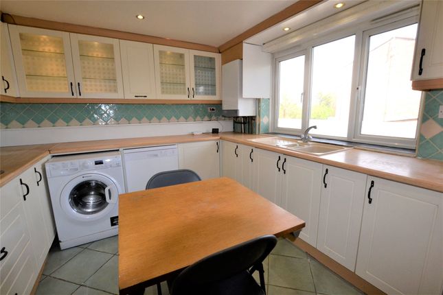 Maisonette to rent in Olley Close, Wallington