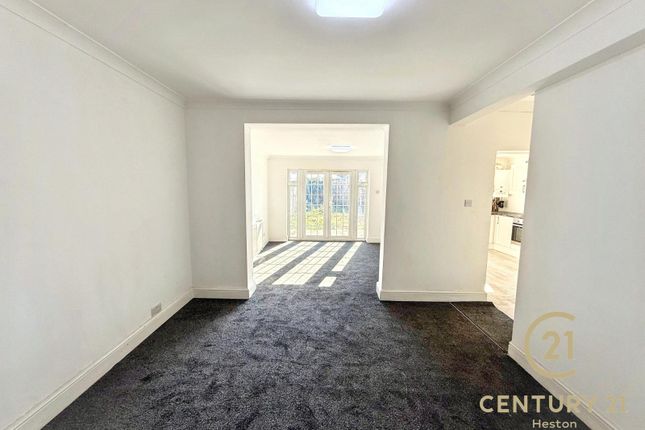 40, Orchard Avenue, HOUNSLOW photo 2